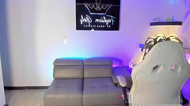 Snapshot of CamilaHarperr_ chatting on 02/13/25, 04:11 CamilaHarperr online show from 02/13/25, 04:11