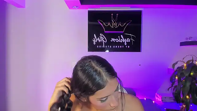 Snapshot of CamilaHarperr_ chatting on 02/25/25, 04:35 CamilaHarperr online show from 02/25/25, 04:35