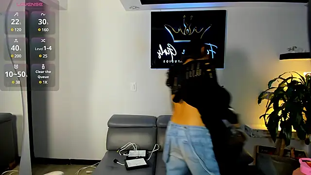 Snapshot of CamilaHarperr_ chatting on 03/04/25, 03:44 CamilaHarperr online show from 03/04/25, 03:44