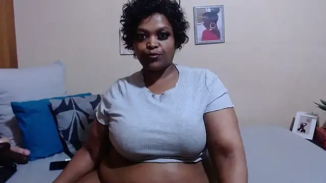 Snapshot of HotCurvyAssx38 chatting on 01/05/25, 01:35 HotCurvyAssx38 online show from 01/05/25, 01:35