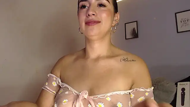 Snapshot of SophiaJoliebm chatting on 12/06/24, 07:32 SophiaJoliebm online show from 12/06/24, 07:32