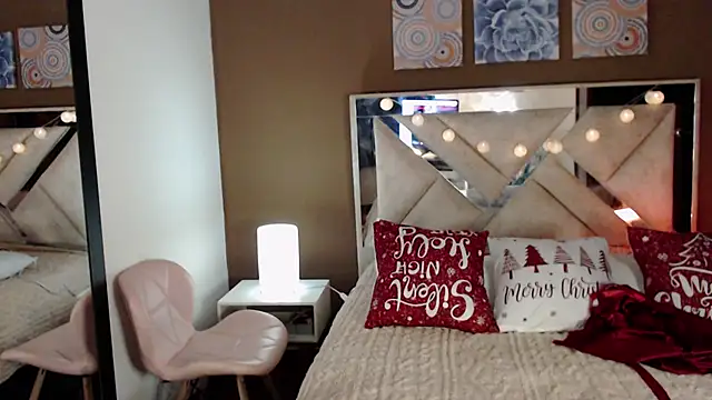 Snapshot of SophiaJoliebm chatting on 11/28/25, 04:48 SophiaJoliebm online show from 11/28/25, 04:48