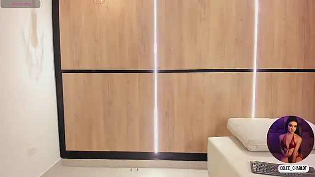 Snapshot of charlotte_colee chatting on 11/13/25, 11:42 charlotte colee online show from 11/13/25, 11:42