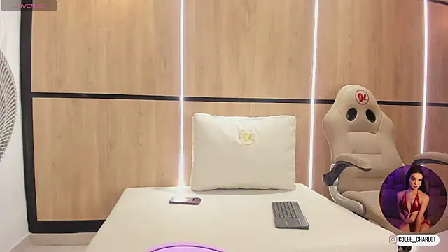 Snapshot of charlotte_colee chatting on 12/05/25, 11:19 charlotte colee online show from 12/05/25, 11:19