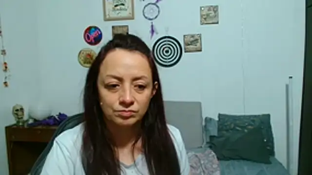 Snapshot of catalinamommyx chatting on 06/12/26, 01:59 catalinamommyx online show from 06/12/26, 01:59