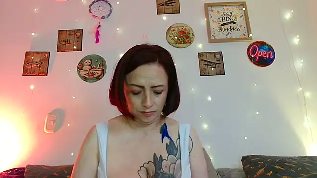 Snapshot of catalinamommyx chatting on 07/14/26, 02:05 catalinamommyx online show from 07/14/26, 02:05