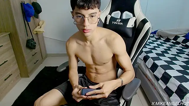 Angelligth online show from 03/29/26, 03:39