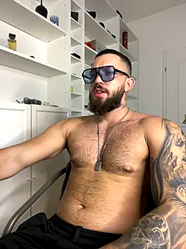 LoveIsBlind  online show from 09/23/25, 06:00