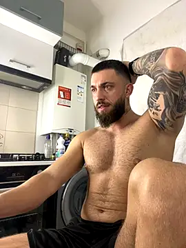 LoveIsBlind  online show from 10/16/25, 03:18