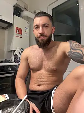 LoveIsBlind  online show from 10/19/25, 02:45