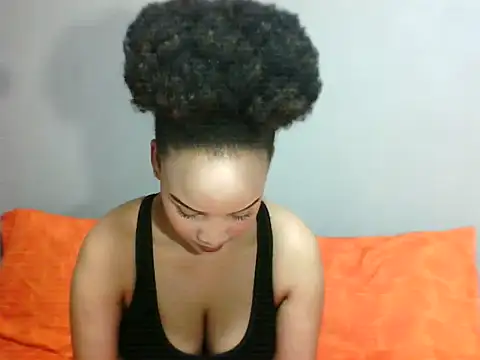 Snapshot of SmallSlut5 chatting on 11/08/25, 02:06 SmallSlut5 online show from 11/08/25, 02:06