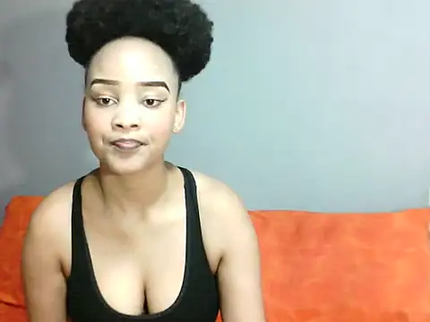 Snapshot of SmallSlut5 chatting on 11/11/25, 12:38 SmallSlut5 online show from 11/11/25, 12:38