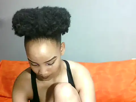 Snapshot of SmallSlut5 chatting on 12/20/25, 02:13 SmallSlut5 online show from 12/20/25, 02:13