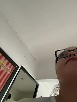 Snapshot of Karla-sexy01 chatting on 01/04/25, 02:04 Karla-sexy01 online show from 01/04/25, 02:04