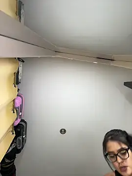 Snapshot of Karla-sexy01 chatting on 01/15/25, 09:51 Karla-sexy01 online show from 01/15/25, 09:51