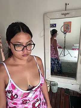 Snapshot of Karla-sexy01 chatting on 11/13/25, 12:48 Karla-sexy01 online show from 11/13/25, 12:48