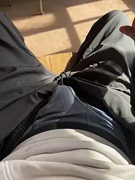 Snapshot of josle24 chatting on 11/19/25, 05:46 josle24 online show from 11/19/25, 05:46