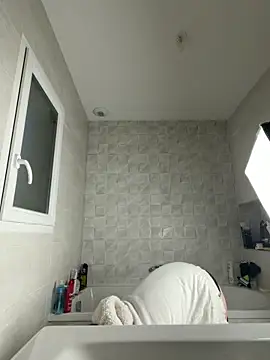 Snapshot of Giuliana_baby chatting on 04/23/26, 04:35 Giuliana baby online show from 04/23/26, 04:35