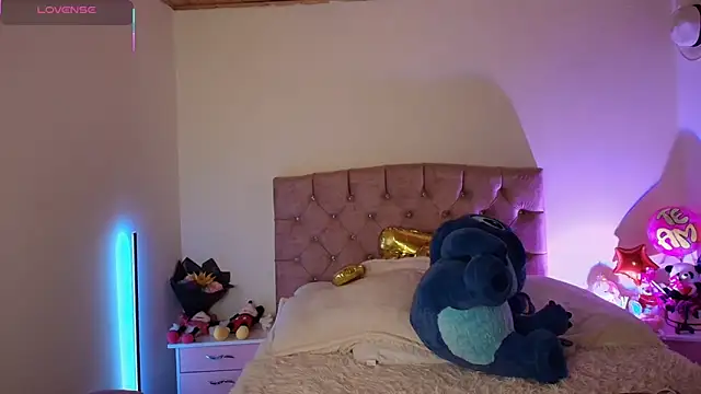 miaa saenz1 online show from 10/31/25, 04:24