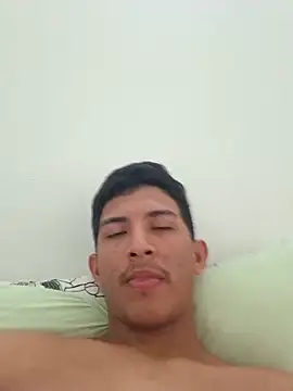 Snapshot of Guti_hazz chatting on 10/30/25, 11:44 Guti hazz online show from 10/30/25, 11:44