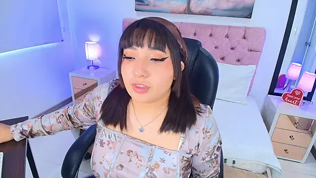 Emma monserrat online show from 03/18/26, 07:50