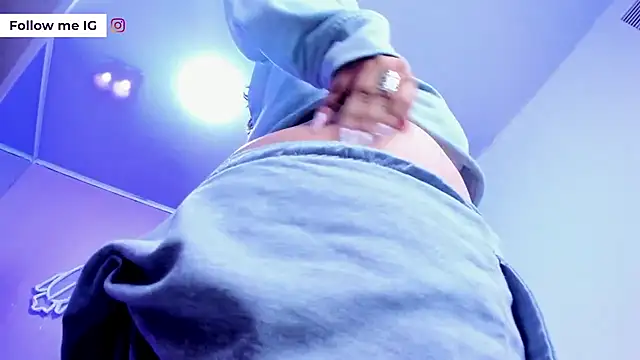 Emma monserrat online show from 04/01/26, 11:11