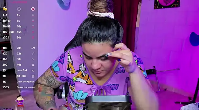 Snapshot of Sharon_hils chatting on 12/02/24, 01:46 Sharon hils online show from 12/02/24, 01:46