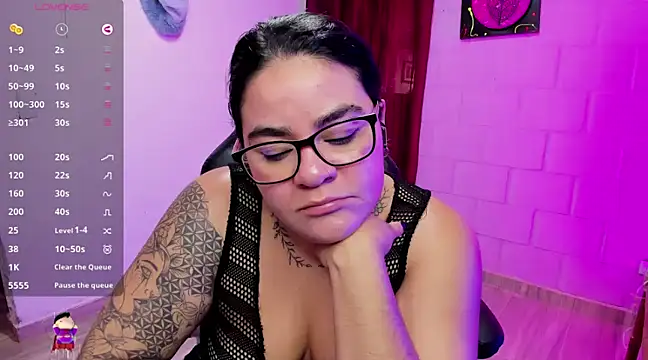 Snapshot of Sharon_hils chatting on 12/17/24, 02:55 Sharon hils online show from 12/17/24, 02:55