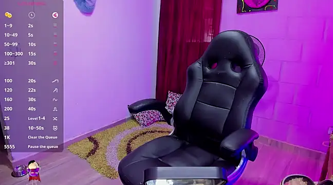 Snapshot of Sharon_hils chatting on 12/18/24, 01:02 Sharon hils online show from 12/18/24, 01:02