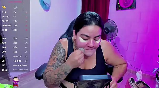 Snapshot of Sharon_hils chatting on 12/20/24, 08:23 Sharon hils online show from 12/20/24, 08:23