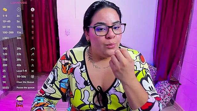 Snapshot of Sharon_hils chatting on 12/26/24, 04:04 Sharon hils online show from 12/26/24, 04:04