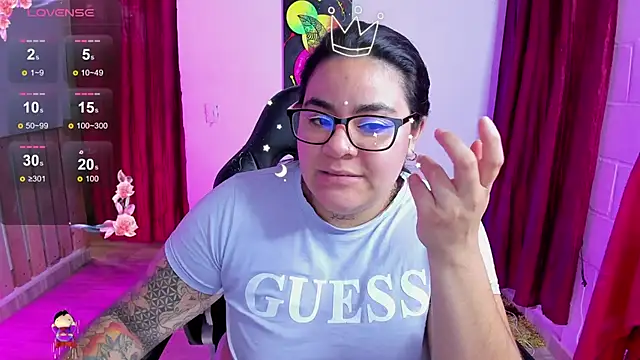 Snapshot of Sharon_hils chatting on 01/22/25, 04:23 Sharon hils online show from 01/22/25, 04:23