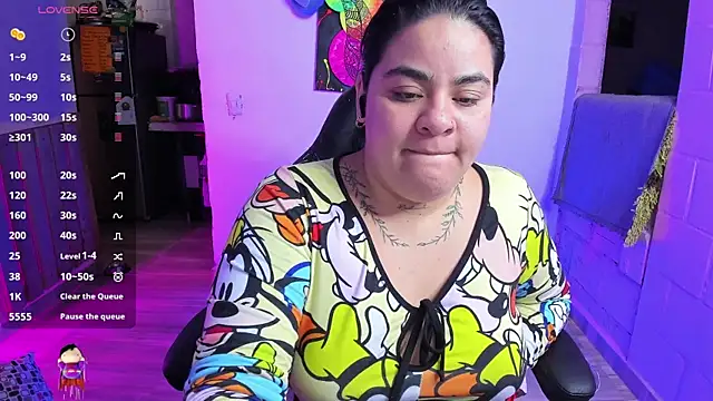 Snapshot of Sharon_hils chatting on 02/11/25, 09:35 Sharon hils online show from 02/11/25, 09:35