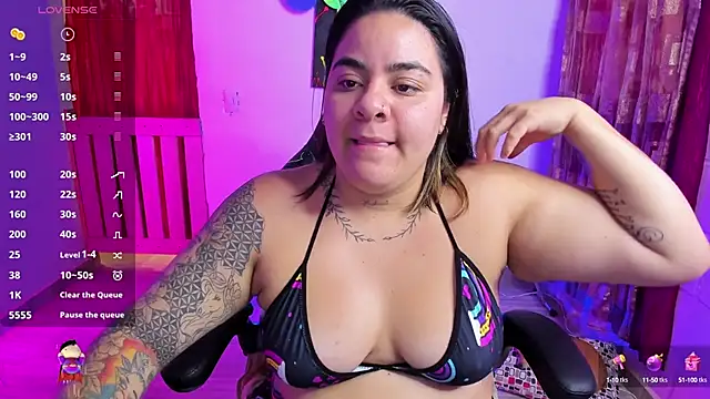 Snapshot of Sharon_hils chatting on 02/13/25, 05:33 Sharon hils online show from 02/13/25, 05:33