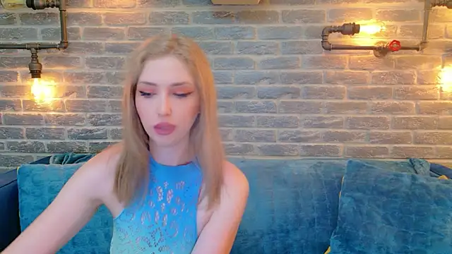 Snapshot of LisaCaprice chatting on 06/23/26, 03:59 LisaCaprice online show from 06/23/26, 03:59