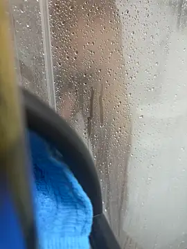 Snapshot of poyaman2 chatting on 11/08/25, 09:42 poyaman2 online show from 11/08/25, 09:42