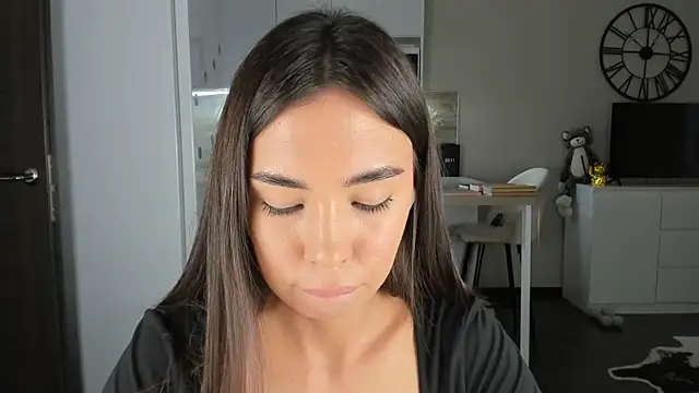 nilliluv online show from 11/17/25, 08:09