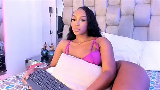 Snapshot of ChaynnaCooper chatting on 01/18/25, 05:15 ChaynnaCooper online show from 01/18/25, 05:15