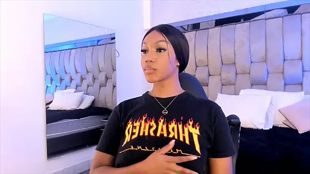 Snapshot of ChaynnaCooper chatting on 02/01/25, 06:19 ChaynnaCooper online show from 02/01/25, 06:19