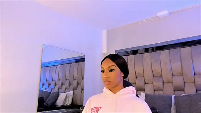 Snapshot of ChaynnaCooper chatting on 02/10/25, 12:29 ChaynnaCooper online show from 02/10/25, 12:29