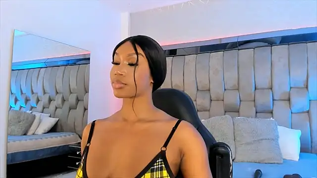 Snapshot of ChaynnaCooper chatting on 02/13/25, 12:00 ChaynnaCooper online show from 02/13/25, 12:00