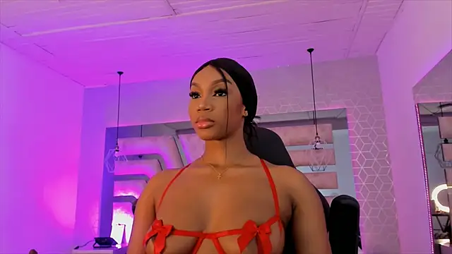 Snapshot of ChaynnaCooper chatting on 02/14/25, 07:54 ChaynnaCooper online show from 02/14/25, 07:54