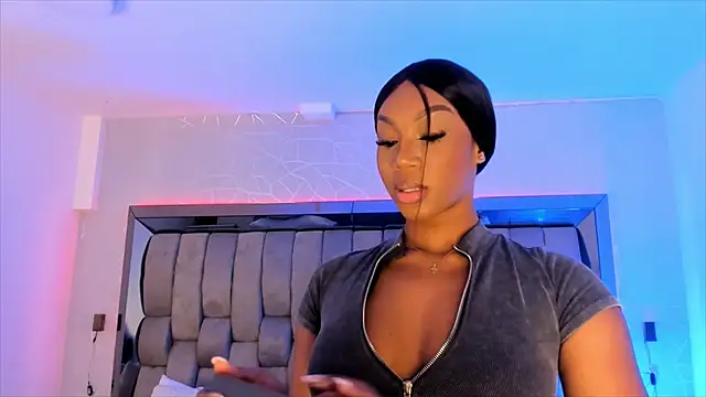 Snapshot of ChaynnaCooper chatting on 02/19/25, 12:00 ChaynnaCooper online show from 02/19/25, 12:00