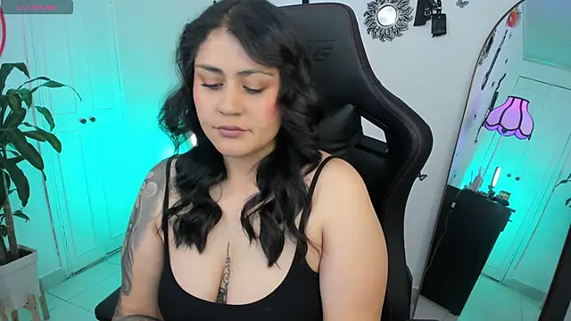 Snapshot of GretaX-X chatting on 09/30/25, 12:04 GretaX-X online show from 09/30/25, 12:04