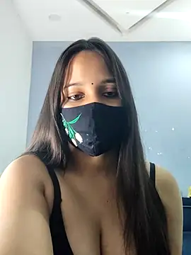 Snapshot of Varnika_aarora chatting on 02/05/25, 05:41 Varnika aarora online show from 02/05/25, 05:41
