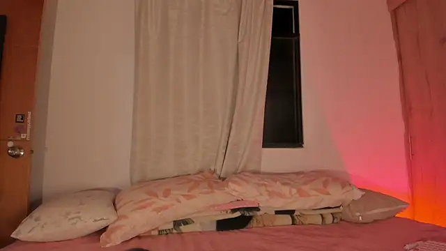 Snapshot of thecurvy_girl chatting on 01/11/26, 12:15 thecurvy girl online show from 01/11/26, 12:15