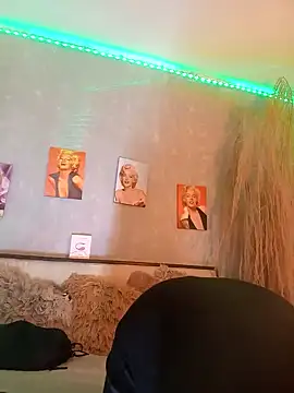 nahiarapalmer19 online show from 01/10/25, 11:29