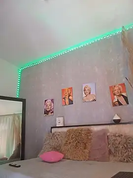 nahiarapalmer19 online show from 10/25/25, 04:24