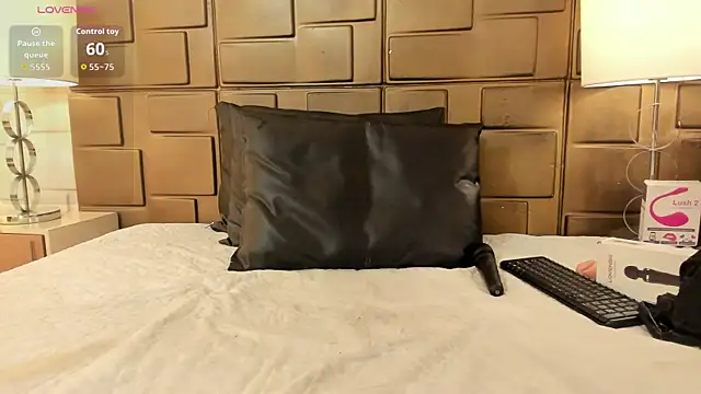 NaomyRivera online show from 07/12/26, 12:51