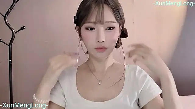 Snapshot of -XunMengLong- chatting on 04/12/26, 06:13 -XunMengLong- online show from 04/12/26, 06:13